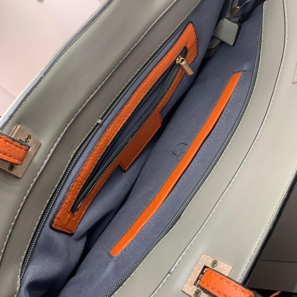 Handbag - Picture 2 of 3